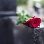 红色玫瑰坟墓